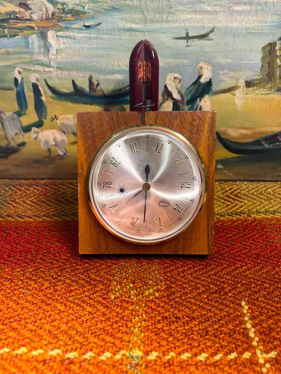 جهاز بارومتر أنيرويد ( Aneroid Barometer ) قديم لقياس الضغط الجوي وحالة الطقس خشب ونحاس 
السعر ٤٥ الف
واتساب ***********
