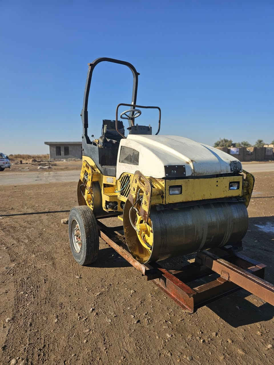 حادله للبيع موديل 2005 شغاله كامله كبل للشغل بس بدون رقم بس منفيس العنوان ديالى بعقوبه بهرز الستفسار ***********
