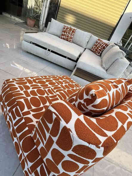 كورنر تركي مودرن New 🇹🇷
ماركة  (BELLONA أو إستقبال) 
يتكون من 6 نفرات مع الكرسي 
ميزة سرير 🛌 
 والجلوس سبرنك و مريح وسوفت 
وهيكل حديد بالكامل وثقيل جدا
والقماش كتان ثخين جدا
القياس 270  في 220 
السعر 620$   
للاستفسار واتساب ***********
عنوان مجمع شارى ئاندازيان مقابيل فلوريا ستي 
يوجود توصيل جميع محافضات العراق 🚚 150 الف
