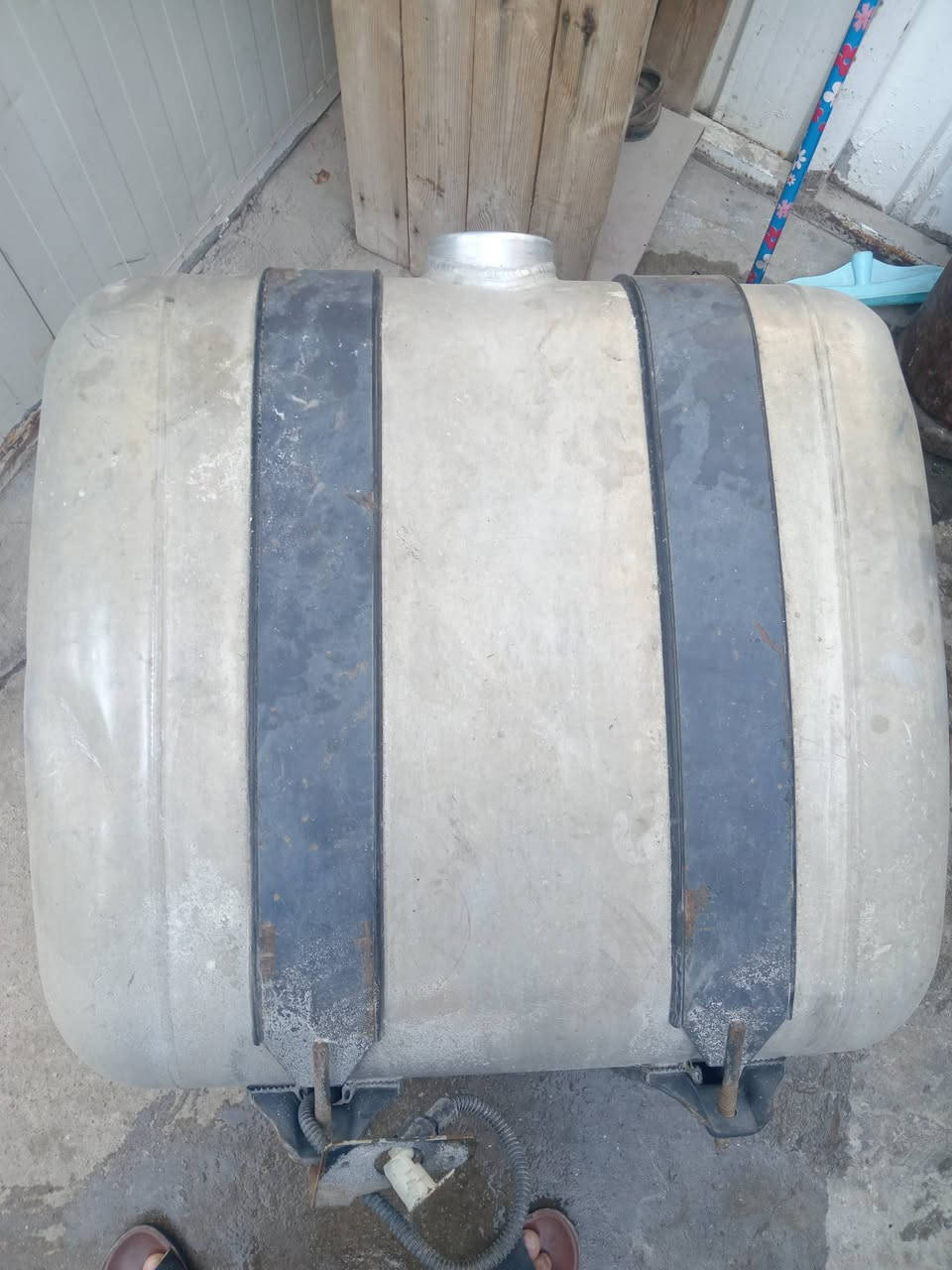 تانكيات عدد ٢ وهوك سحب للبيع هاتف ***********
