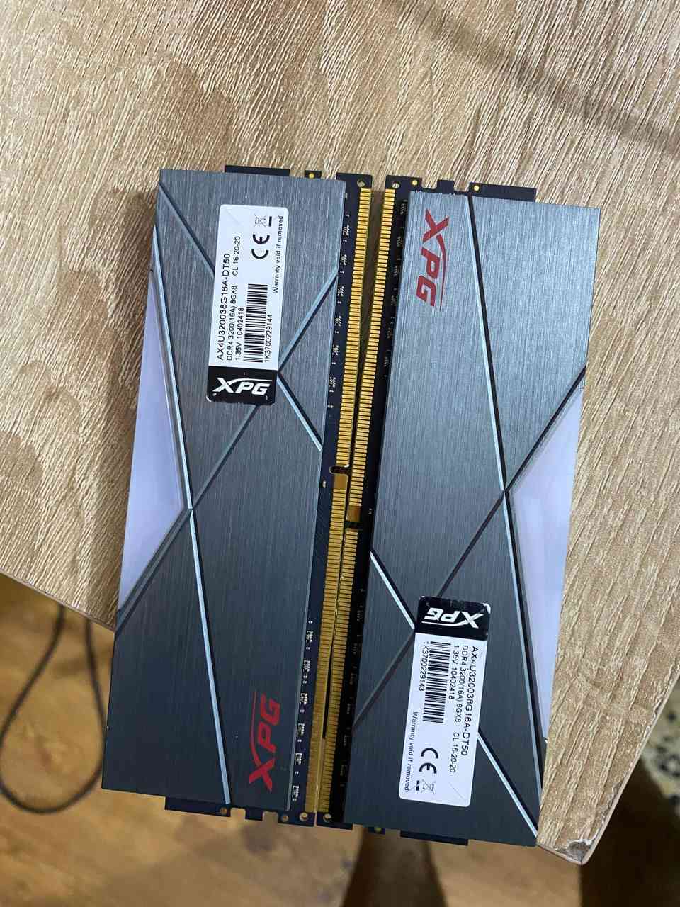 XPG ADATA GAMMIX D10 DDR4
* السعة: 16GB (2×8GB)
* السرعة: 3000MHz
* العدد: قطعتين
* الحالة: مستخدمة بحالة ممتاز
ب75


**إذا كنت صاحب هذا الإعلان وتريد حذفه لأي سبب، رجاءا أرسل رسالة إلى الدعم الفني**