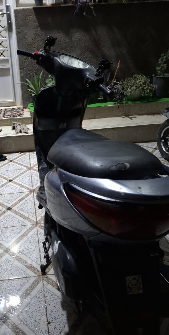 السلام عليكم
دراجة بريز للبيع 

دراجه بشهر ال10 2024 نزلت رمبة 

ولحد الان الدراجة اخت الرمبة جديدة كلة عل بلاد الله شهاد 

قبل فترة بدلت كلج خلفي تفصيخ  

وكدام عينك كفرات كله بلاد مختمه بل كامل 

جيب اقوى فيتر وتعال 

السعر (800) الف بيه مجال شي قليل جداً 

رقمي ***********  وبي واتساب 

للتواصل فقط على هاذة الرقم
