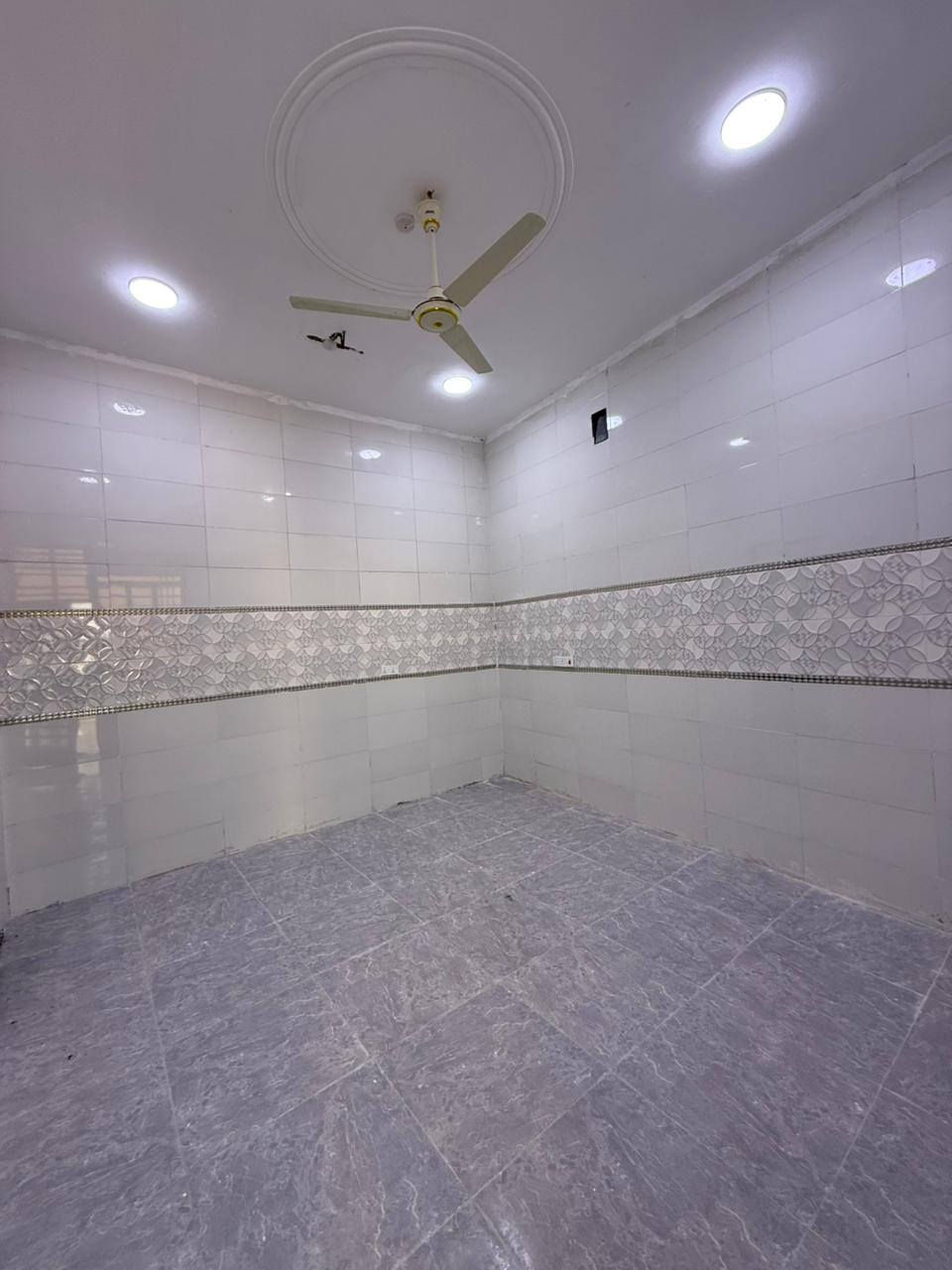 #اسعد_الله_أوقاتكم_بكل_خير👋⁉️***********

دار سكن للبيع ⛪️ بسعر بلاااش 

#المساحه :: 200 متر  بناء حديث بعده بل جيس

#يحتوي البيت على غرفتين نوم 
و ديوان 
و صاله 
و مطبخ 
و صحيات داخلي و خارجي و كراج سياره 
بيت كلش مرتب 

كافه الخدمات متوفره 

#جنس_العقار :: طابو صرف زراعي بأسم عراقي سند ٢٥ راعي لارض ساكن نفس المنطقه 

#العنوان ابو الخصيب  شارع ابو كوصره 
يبعد عن شارع ابو كوصره 50 او اقل 

#السعر 112مليون و بي مجال 
#للاستفسار الاتصال على الهاتف 📞📳
📳***********
