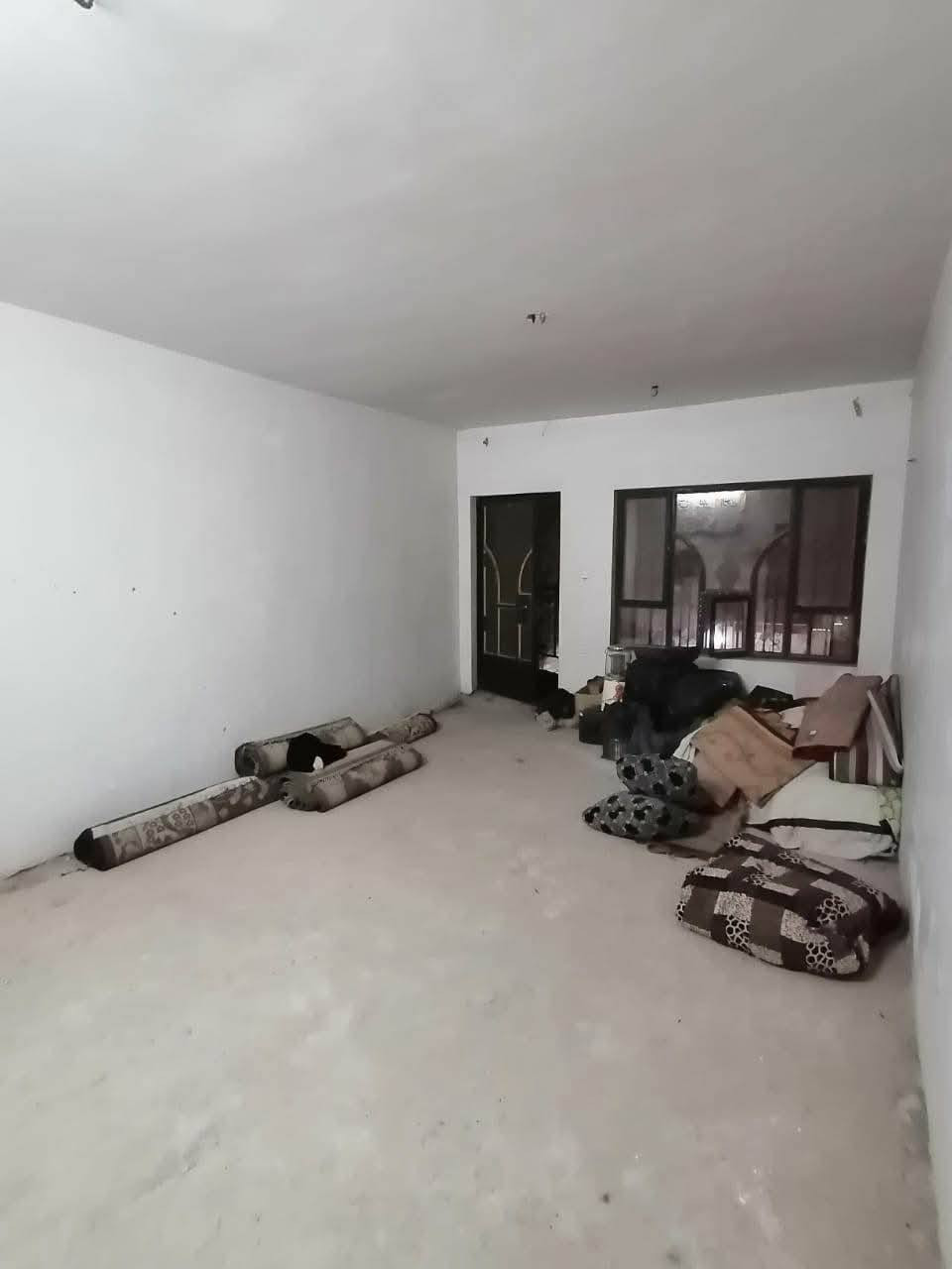 بيت مساحه 650 متر منطقه بوب شام قريه 
بنائه 200 متر جديد 
السعر 135 بي مجال 
رقم هاتف ***********
