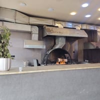 مطعم للبيع ركن عله اربع شوارع متكامل من كلشي ابيع موقع وغراض كامله تجي...