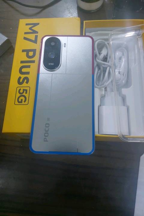 مواصفات الجهاز ٢٥٦كيكا بايت احدث اصدار جهاز بوكوM7plus(5g(جهاز كوبي )يفتح نت ينزل العاب ينزل تطبيقات جهاز متكامل دبل سيمكارت يفتح واتس تيكتوك وجميع التطبيقات السعر١٢٠الف دينار عراقي شرط النضافه والسعر قابل للتفاوض