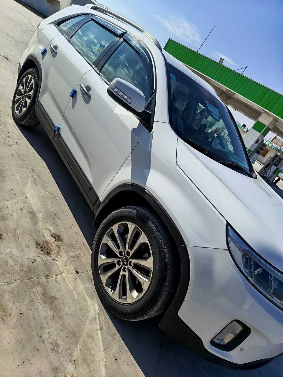 يالله يالله يالله السلام عليكم سورنتو2014 خليجي رقم بغداد دولي بأسمي مكفولة كفالة عامة حتة من الشخط سيارة تحفة شرط انظف سيارة بمديلها شرط تخم تأير وباتري جدد ودوشمة جديدة مكينة ٢٤٠٠ دوش المرغوب على الشركة مامفتوح بيها برغي حدادية جديدة عمومآ كلة على الشركة  السيارة ماشية ١٢٧ الف تدك جرس بال ١٢٠ حساسات وكاميرات خلفية أمامية برد بلاد شاشة كبيرة تحكمات ستيرن منظم سرعة جهاز تقليل الوقود اشاير بالمري مري كهربائي سبعة راكب ثلاث قطع تبريد ... سنوية لسنة ٣٠. وسعرها ١٧٥  ورقمي *********** الأثير ***********.... مكان السيارة ديوانية... شافعية.. واسف على الاطالة....
