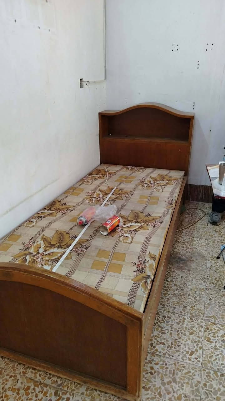 السلام عليكم
أغراض للبيع مستعجل جدا ديوان تخت نفر اوفن ثلاجة ماي مناميه ميز تلفزيون ميز وطبلات ميز صغير مبردة وصعوبات للتواصل 

***********

***********
