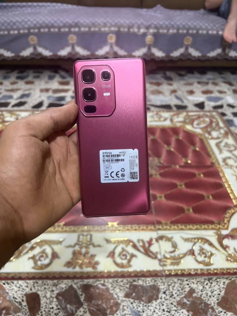 السلام عليكم---
*للبيع Infinix Note 50S 5G+ نسخة 8/256GB*  
*الحالة*: نضيف 100% ماشاء الله، مابي خدش ولا عيب  
*الملحقات*: كارتونة + شاحن اصلي + كفر جلد اصلي  
*اللون*: رمادي ظهر جلد Vegan Leather  
*السعر*: 300ألف بي مجال بسيط للشراي الصدك  
*المكان*: الديوانية - واصل لكل مكان 

*مواصفات الجهاز:*
1. *شاشة AMOLED 144Hz* منحنية، سطوع 5000 شمعة 
2. *معالج Dimensity 7300 Ultimate* - 90 فريم ثابت ببجي HD 
3. *بطارية 5500* + شحن 45 واط، يوم كامل استخدام
4. *بصمة شاشة* سريعة، Face Unlock
5. *كاميرا 64MP* + سيلفي 13MP
6. *سماعات ستريو + NFC*

*السبب البيع*: ناوي ابدل  
*ملاحظة*: الجهاز مامفتوح ومابي تصليح نهائياً. الفحص على كيفك

*للتواصل*:  ***********اواستاب
