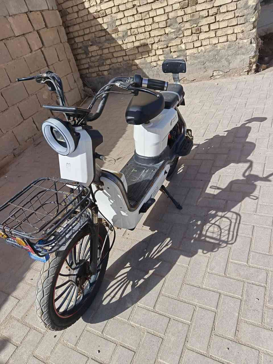 سلام عليكم
للبيع 
اربع بطاريات جدد صار لهن شهر 
كهربائية كله شغال
سعر 250الف
عنوان قضاء شط العرب/الحوطة 
رقم ***********
