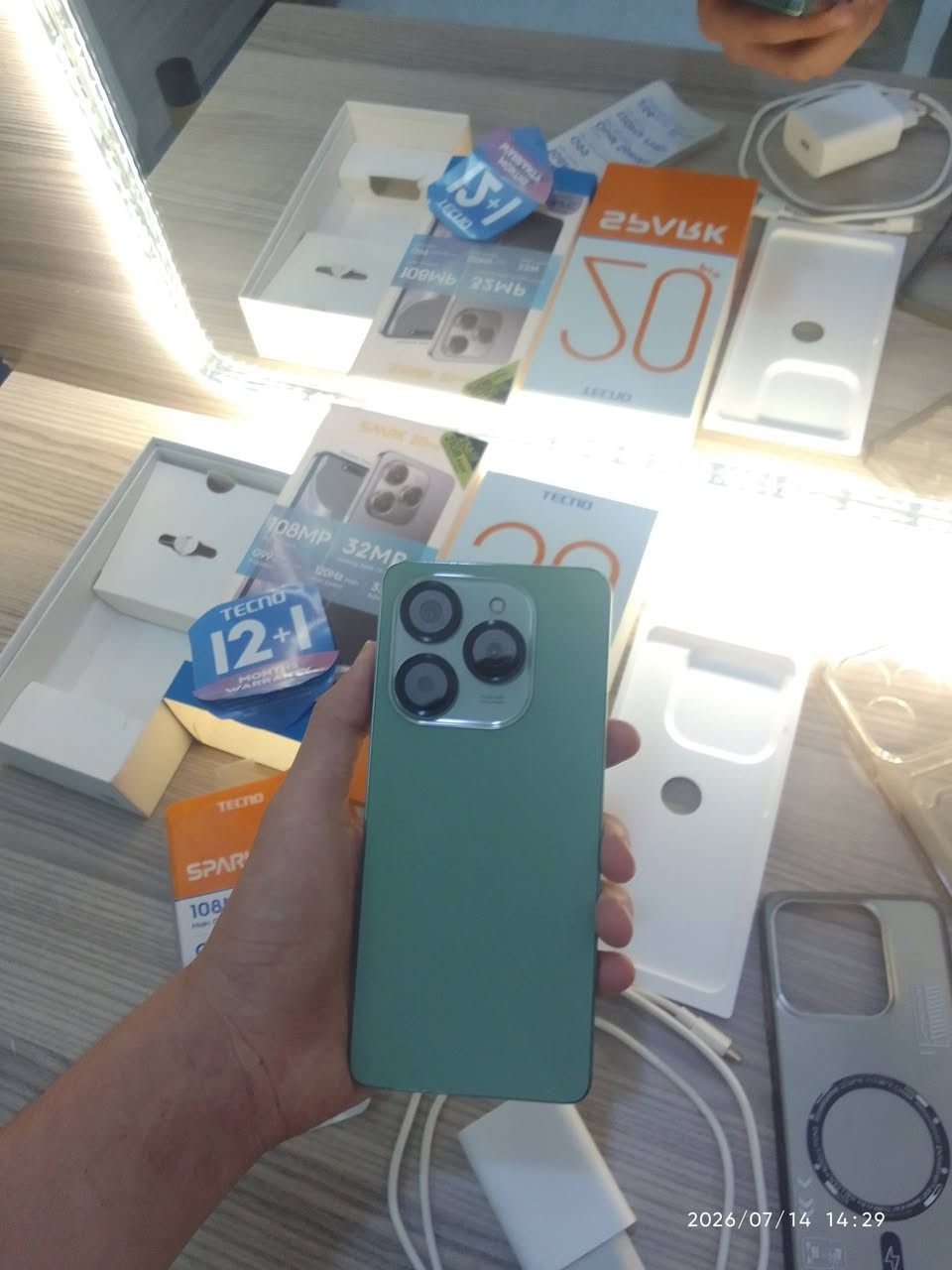 مبايل للبيع اسم الجهاز Tikno spark 20 pro مستعمل ولكنه نضيف جدآ جدآ مابي اي عيب مواصفات..
1/معالج G99
2/ذاكرة 256 
3/رام 21
4/كاميرا خلفيه 108 ميكابكسل
5/بطارية 5000
6/كاميرا أمامية 32 ميكا بكسل 
7/شحن سريع 33W
8/ كلشي بلادي شحن وكابل بلادي اصلي  
اني اشتريته ب 265 الف اني ابيعه 200 الف وبيه مجال شوية الي مو شراي لايدوخني الي شراي يجي رأسن على واتساب او اسيا ***********
