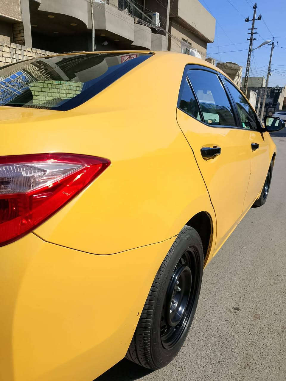 السلام عليكم .. 
كورولا 18 Le حادثها دعامية من امريكا وبالعراق بيها جاملغ خلفي بارد وتعديل بسيط بالحوض السيارة بدون ايرباك وبدون ولاقطعة تبديل صدر امامي وخلفي وحتى مشط كله مبدل وجديد قبل أيام ، مكينة بلاد گير مبدل بي گلجات البك وفلتر وهدروليك والأمور كلها تمام تخم تاير تدفئة تبريد كله بلاد ، وصور الحادث بالمنشور ، السعر 135 $
مكانها بغداد 
***********
