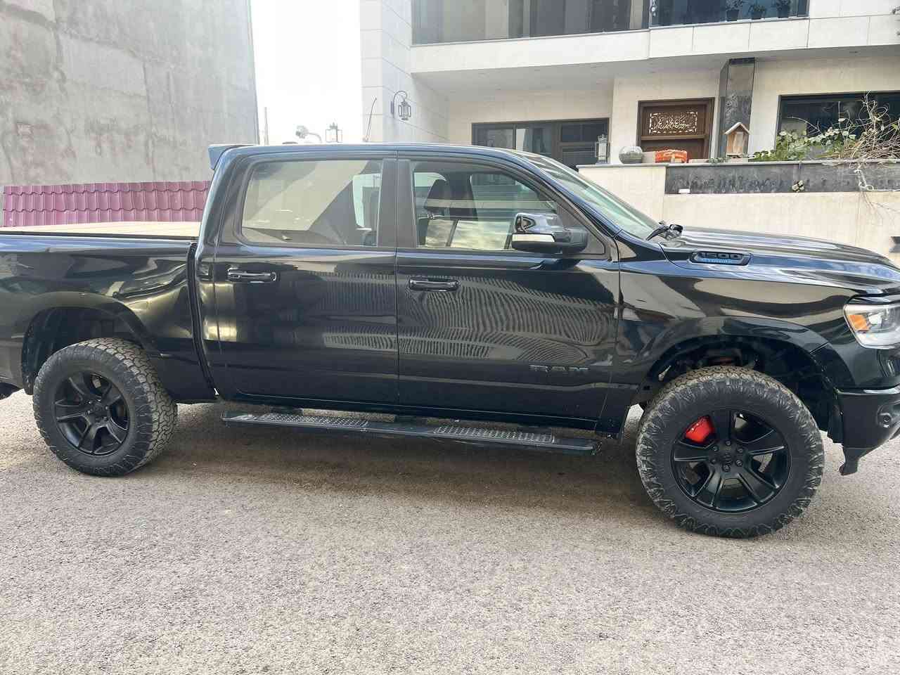 السلام عليكم
رام ٢٠٢١ ماشيه ٧٤ محرك ٦ سلندر اي تورك رقم اربيل بااسمي السيارة بك هورن وحادثها فقط بالبدي مصبوغ الجاملغ الخلفي وبيها بارد صغير بالجاملغ الامامي والصور مرفقه بدون ايرباك بدون شاصي 
مواصفاتها معرفه شاشه وسط فور ويل تدفئه بالكشنات والستيرن حساس امامي خلفي اوتو ستوب كامره خلفيهوبيها هواي اضافات مرفعه ٤ انج دبلات كويل اوفر تايرات جبليه 
سبويلر وكفر بدي هوكات اماميه 
السعر ٣٢ الف دولار
بغداد الدوره
***********
