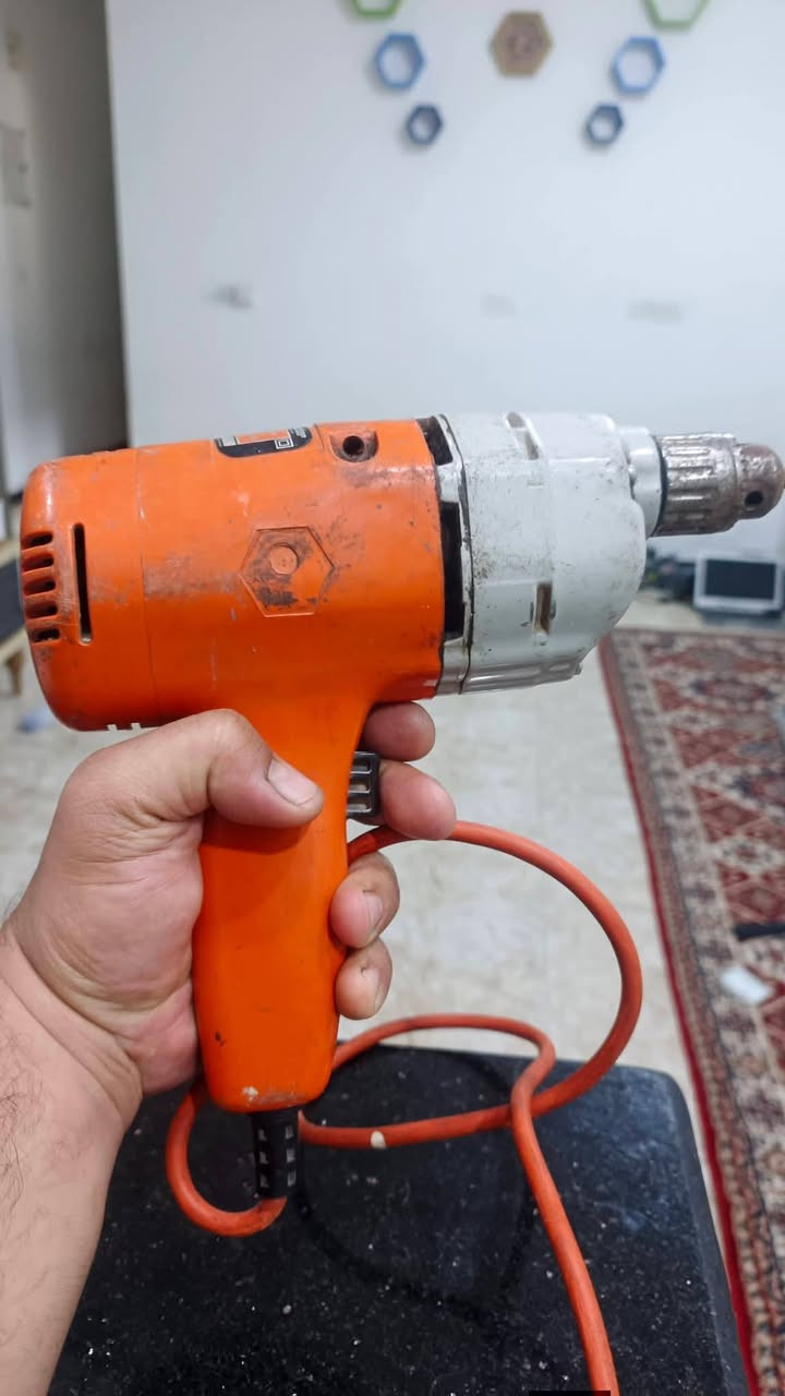 هذا الدريل نشرته من كم يوم الي حجزه واحد شايب علس المندوب ما جاوبه وحجزه واحد لاخ هم رجال جبير خمط البرينه منه و و رفض الطلب مع العلم اني اني ناشر هاي التفاصيل كلهه و موضحهه الهم كلهن و هذا مختصر المنشور بوكتهه (دريل برينه باله انكليزية صناعه انكليزية اصلي شغال بصورة طبيعيه، يشتغل كهرباء مباشر وزنه ثكيل، مو شحن بي صدعه من جهه الفحمه كله موضح بالصور). 
١٥ الف


**إذا كنت صاحب هذا الإعلان وتريد حذفه لأي سبب، رجاءا أرسل رسالة إلى الدعم الفني**