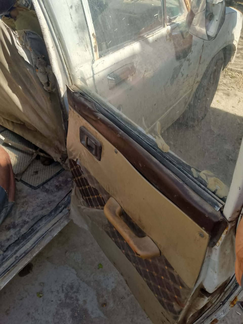 سلام عليكم للبيع بيكم تيوته سياره جاهزه تواير جدد كهربايات شغاله حداديه زينه رقم بغداد  بس راعيه ماواصله ابيع بدون راعي مكان ناصريه مركز الشراي يتصل ***********
