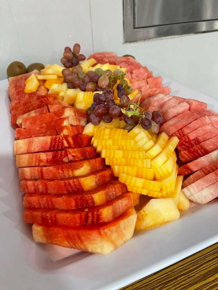 حملة احباب المصطفى للحج والعمرة ،رحلات إيمانية تنظيم عالي خدمات فندقية متنوعة الاولى على مستوى العراق.
وهذه وجبة طعام غذاء المعتمرين في فندق الإقامة بمكة المكرمة بوفيه مفتوح طبخ عراقي ١٠٠٪ والاكل للمعتمر حد الشبع من كافة الاصناف 
       المكتب الرئيسي الاعظمية 
           فرع الإسكندرية 
    ***********/***********
