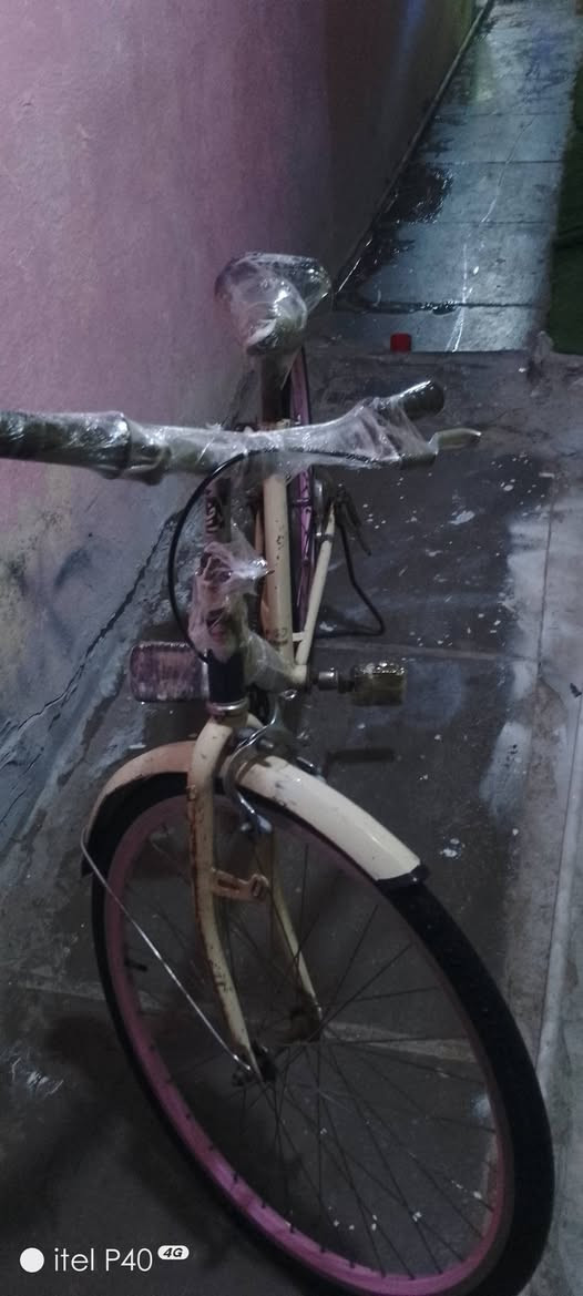 سلام عليكم 
بايسكل بناتي للبيع حجم ٢٤ نضافه 95 من 100. . السعر 35  وبي مجال للشراي الشراي يتصل *********** العنوان بغداد ميدنه الصدر
