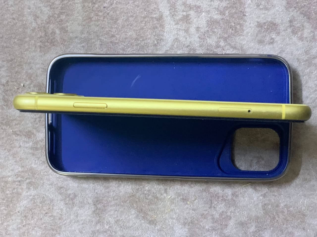 للبيع Apple iPhone 11
📱 الجهاز: ايفون 11
💾 الذاكرة: 64GB
🔋 صحة البطارية: 75%
🎨 اللون: أصفر
✨ النظافة: 100%
📍 الموقع: Baghdad
🔄 التحديث: iOS 26

📞 للاستفسار: ***********

⚡ الجهاز مكفووووووول كفاله عامه من الفتح فقط البصمه تصلح 30 الف واخذك بيدي اصلحه اذا تحب قف قفل 260 الف غير قابل للنقاش
