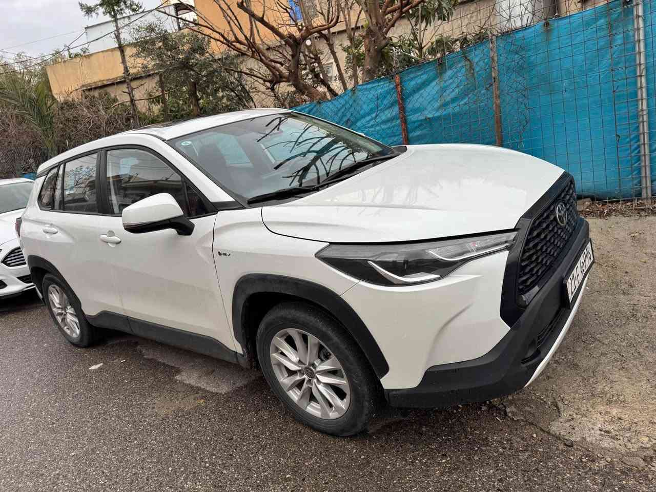 کرۆلا کرۆس 2024
بێ بۆیاخ و بێ دەعم تەنها یەک پەڵە PDR هەیە
فوول مواسەفاتە بە ناوی خۆمانەوەیە
سڵاید و ویل کەپ تەبرید مەرکەزی 
هەموو شتێکی تازەیە
هایبێرد و بەنزینە
دوو بەسمەی شەریکەی لە گەڵایە
شوێن سلێمانی
*********** السليمانية, العراق
