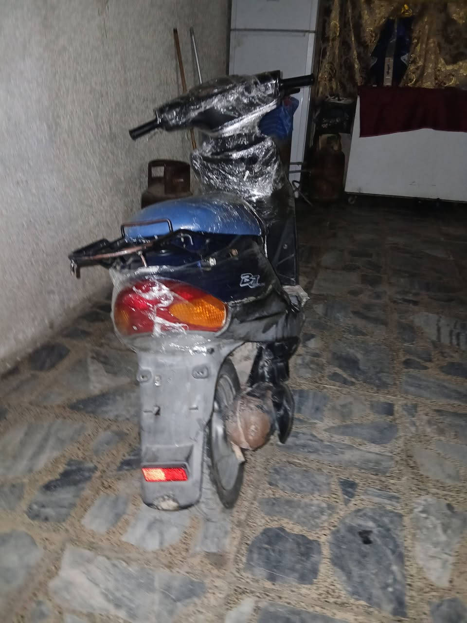 دراجه بيجي دراجه خير من الله دراجه حلوه نضيفه فوك ما تصور شلعه معدل صوت خرسه مكينه مكفوله بدل بيه قبق مال كفر مال مكينه وسجه مال كفر مثل ما موضح بالفيديو دراجه مابيه ولا خلطه ولا نقص بيه شي كهربائياته كله شغاله سلف هندر بكل وقت شغاله دراجه فول صارله 5اشهر من نزلت رمبه ما متعوبه درجه العنوان بغداد مدينه الصدر رقم تلفون ***********
