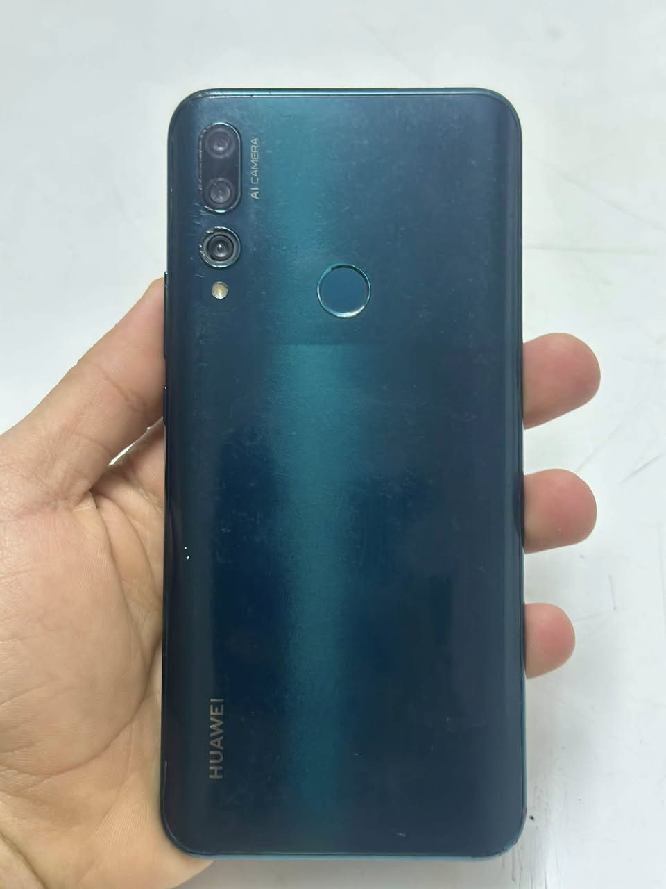 هواوي 9y
ذاكرة 128
دبل سيمكارت 
جهاز مال بيت حيل نضيف 
بيع أو مراوس بايفون 
سعرو 100 وبي مجال
للتواصل خاص أو اتصال 
***********
