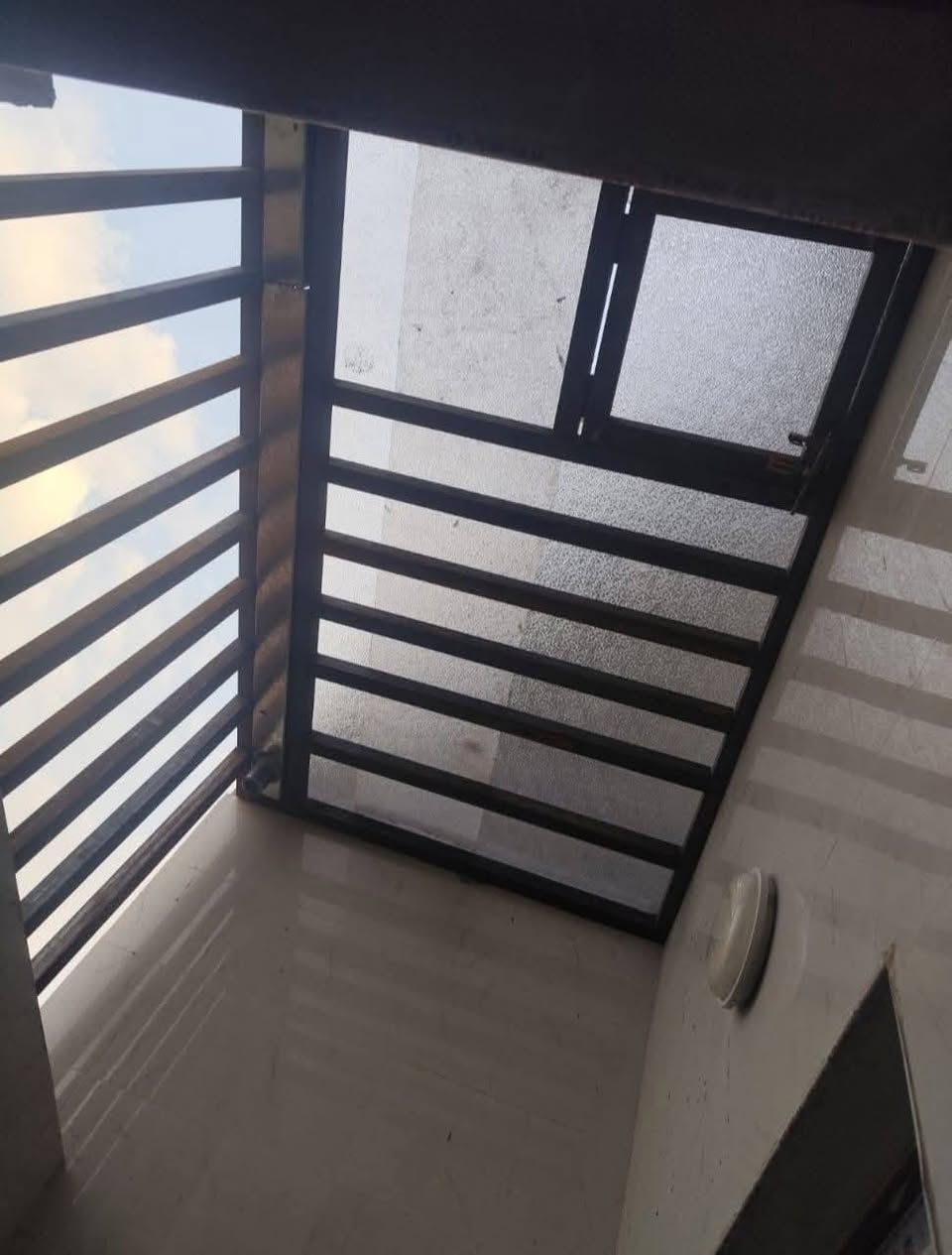 حداد عام متنقل 🛠️ ***********
لعمل جميع انواع الحداده  اتصل واجيك 🏃 للبيت 

🛠️سندويج بنل _ كرفانات _سقائف _ ابواب _ شبابيك _محجرات _ الكي  سبان 

☎️***********
