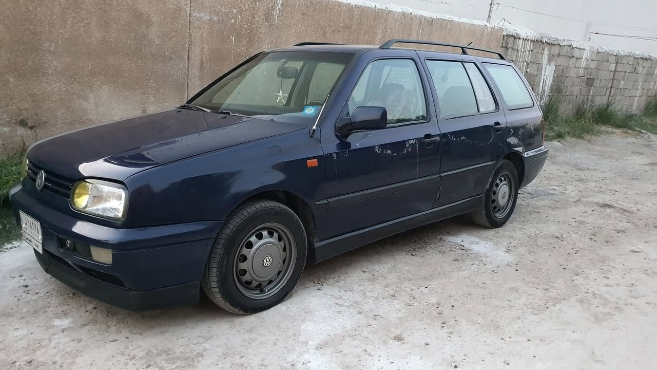 السلام وعليكم  
للبيع كولف ستيشن  Variant موديل ١٩٩٦
سياره بلاديه عضمته حلوه  
بيه بس بنيد  صبغ
حداديه أمامي خلفي  صطاب اكسلات
 خير من الله كله جديد 
تبريد ثلج منضومه كامله كله جديده  
 تخم تاير جديد    مكينه  حاويه ١٨٠٠   كير عادي 
 غرفته حلوه مرتبه   كهربايات كله شغال

ترايك وين ماتحب  انكر سويج وطلع 
  عارضه ٤٥عنوان بغداد تقاطع درويش  
***********
