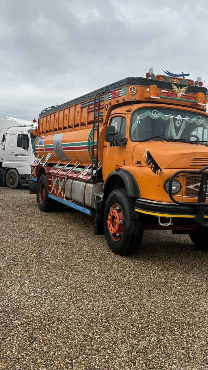 قجمه موديل1981 مطوله 
مكينه عادي ستندر شركه 
كير 25 شخاطه 
اكسل جي اف 
سياره جديده جاهزه للشغل 

معرض الرشيد لتجارة السيارات
للاستفسار
***********
***********
