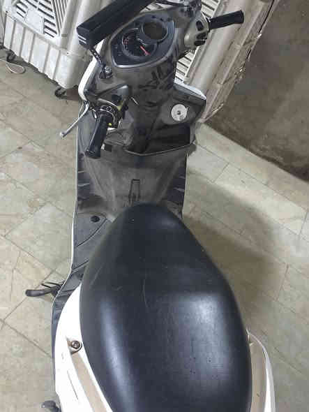 السلام عليكم سكنس فحل للبيع كامل مكمل دراجه نظيفه ومكينه ناعمه المكان البلديات رقمي ***********
تعال وتدلل
