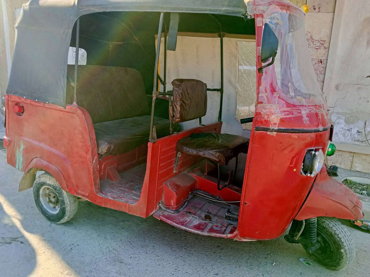 سلام عليكم تكتك للبيع أوراق كامله مكينه مال ستوته شغاله بس ماتنمر العنوان العبيدي شارع 20 السعر 800بيها مجال رقم ***********
