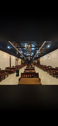 كوفي ومطعم • شناشيل الفرات • رمادي شارع 40