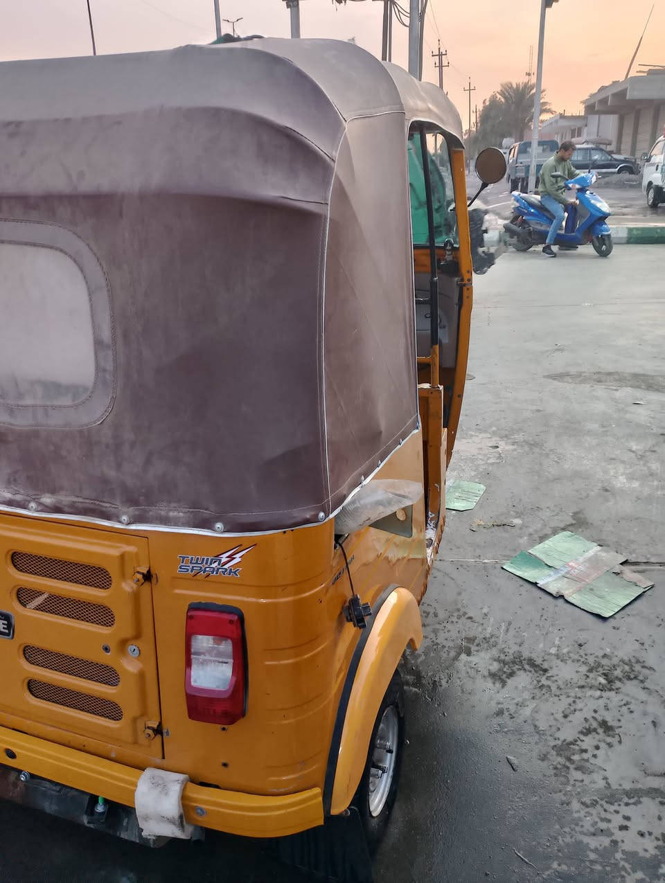 سلام عليكم تكتك للبيع كفاله عامه حته دوسه ما معمره رقم كربلاء مشروع وطني مكينه خير من الله مكاني بغداد سبع قصور سعر ٦ ونص بيه مجال شي قليل رقم ***********
