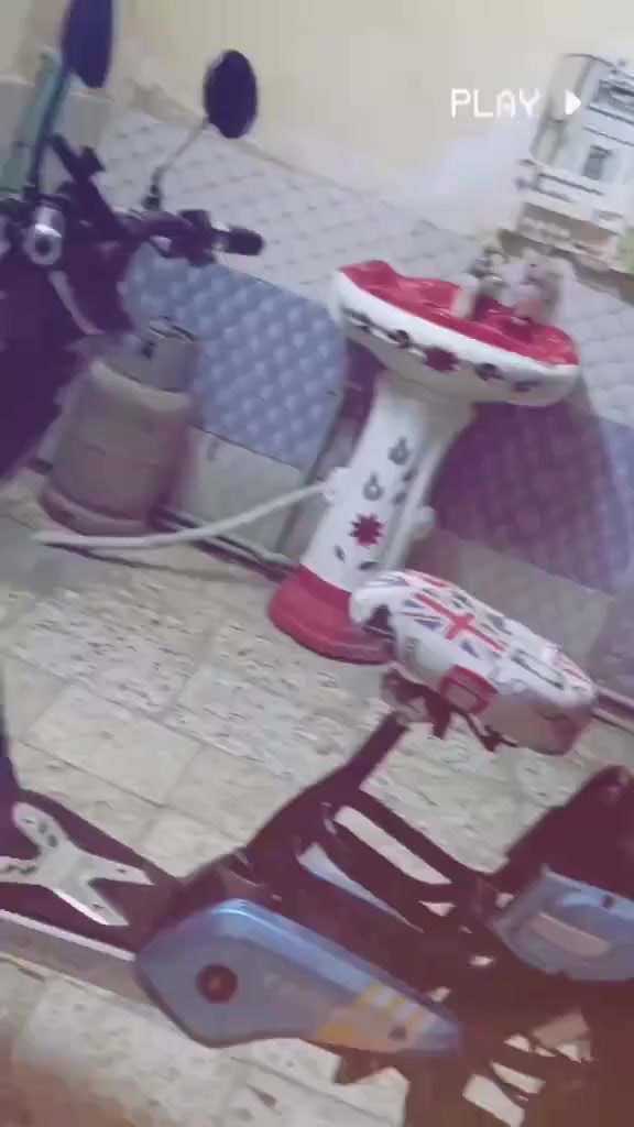 السلام عليكم دراجه للبيع الدراجه كل النقص ما بيها باتريات جدد ما صار لهم شهر المكانه ناصريه شطره الدراجه كامله السعر 430 وبيها مجال رقم التلفون ***********📲📞📞
