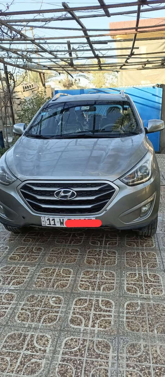 توسان امريكي  موديل 2014
بيه ثلاث قطع صبغ جاملغات ثنين وبنيد وبيه بارد شبر في بدايه القماره 

محرك 2000 

تحكم ستيرن 

رقم بغداد الدولي بااسمي 

رقم صاحب السياره ***********
