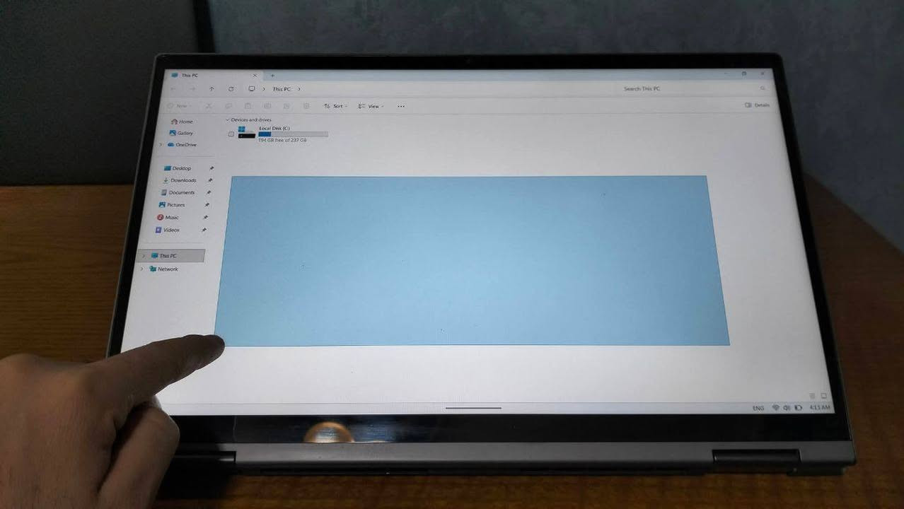 ✨ Lenovo Yoga C740 Convertible ✨
جهاز عملي يجمع بين اللابتوب والتابلت في جهاز واحد، مناسب للدراسة والشغل والتنقل بفضل الشاشة اللمس القابلة للدوران 360 درجة.

━━━━━━━━━━━━━━━━━━━━━━

🔹 Intel Core i5-10210U
جيل عاشر

4 Cores / 8 Threads

✔ أداء ممتاز للمهام اليومية
✔ مناسب للعمل والدراسة والاجتماعات

🔹 RAM 12GB DDR4

✔ سعة مريحة لتشغيل أكثر من برنامج في نفس الوقت
✔ تجربة استخدام أكثر سلاسة

🔹 SSD 256GB

✔ إقلاع سريع للنظام
✔ سرعة ممتازة في فتح البرامج والملفات

━━━━━━━━━━━━━━━━━━━━━━

🖥️ الشاشة

15.6 بوصة Full HD IPS

✔ تعمل باللمس
✔ تدور حتى 360°
✔ يمكن استخدامها كلابتوب أو تابلت
✔ ألوان جيدة وزوايا رؤية واسعة

━━━━━━━━━━━━━━━━━━━━━━

⚙️ المواصفات الإضافية

✔ كيبورد بإضاءة خلفية
✔ قارئ بصمة
✔ شاحن Type-C أصلي 65W
✔ تصميم أنيق وعملي

━━━━━━━━━━━━━━━━━━━━━━

🔋 البطارية الأصلية
الحالة: 73%

📝 الحالة الخارجية:
يوجد آثار استخدام خارجية بسيطة والجهاز يعمل بكفاءة كاملة.

━━━━━━━━━━━━━━━━━━━━━━

🎓 مناسب للطلاب
💼 مناسب للشغل المكتبي
📹 للاجتماعات أونلاين
🌐 للتصفح والاستخدام اليومي
🎬 لمشاهدة المحتوى

━━━━━━━━━━━━━━━━━━━━━━

🛡 ضمان شهر
🔄 15 يوم استبدال
🚚 شحن لجميع المحافظات

📩 للحجز أو الاستفسار تواصل خاص.

🔥 جهاز مرن يجمع بين اللابتوب والتابلت مع شاشة لمس كاملة الدوران وسهولة استخدام يومية 🔥


**إذا كنت صاحب هذا الإعلان وتريد حذفه لأي سبب، رجاءا أرسل رسالة إلى الدعم الفني**
