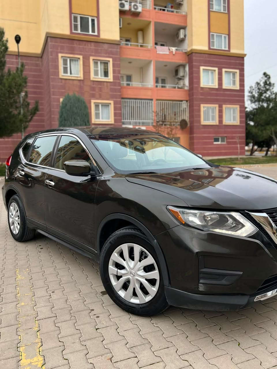 Nissan Rogue 2017 s 
نيسان روج ٢٠١٧ مواصفات s
تحكمات ستيرن شاشة كاميراو تيريد مركزى 
٤ پارچه صبوغه (صقف و صندوخىتوزيك كالبووته )
گير و مكينه به شه رته( ارباكى سوكان شان سيسته مه )
123هزار مايلا رويشتيه  رقمى نويه 
دهوك  ***********
سعر :-120ورقة و مجال
