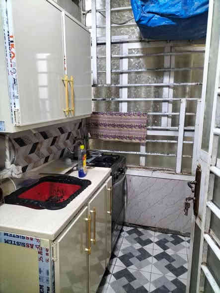 دار للبيع 105 متر 5×21 قاطين القاط الاول كامل تمامآ القاط الثاني ناقصه كاشي وبياض فقط بناء حديث درجه اولئ علئ الشارع عرض الشارع 20 متر كهرباء ما مجاري نقص تبليط فقط هاي الشهرين يتبلط تأسيس كهرباء البيت بوري ليس سيمنس /بغداد الرئاسة شارع 20 نهايت شارع ام البنين طابو زراعي مشمول بلتطوين ومرقم من قبل امانت بغداد /استفسار ***********
