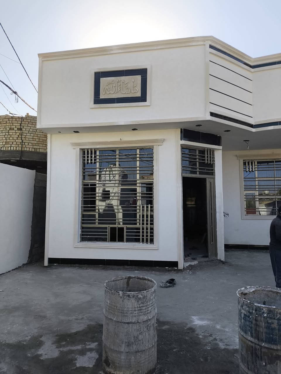 خلفات اثنين متفرغين لبخ بكل انواعه جراره تشميع تصفير مساطر حمامات واجهات  وجص وبورك تطعيم واجهات  داخل بغداد فقط شغل يرضي الله وسرعه في تنفيذ متفرغ حالين  خابرني اوراسلني واتساب  ***********
