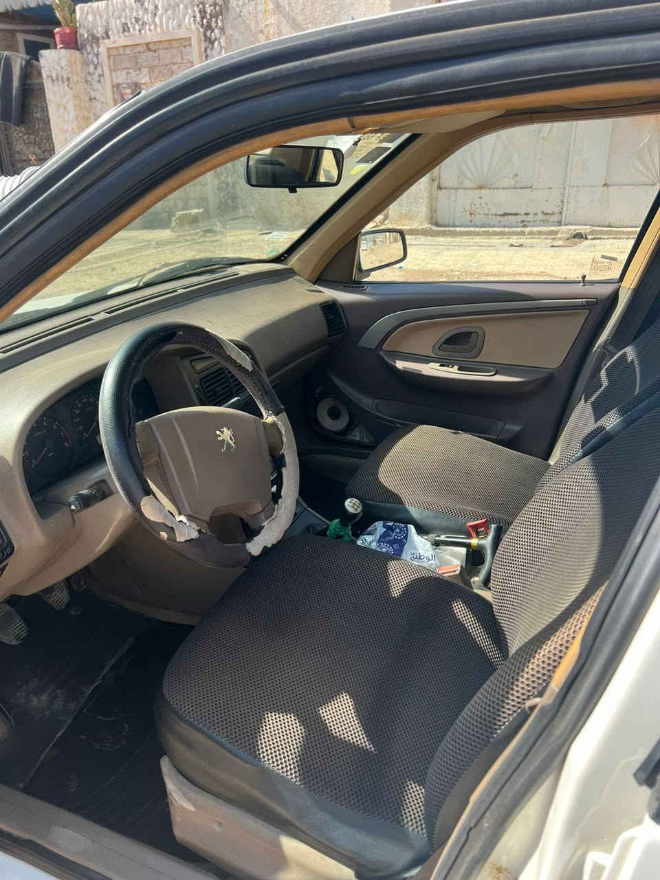 السلام عليكم بيجو اكد للبيع سياره جير ومكينه خير من الله الموديل 16 سياره رقم انجليزي باسم تحويل ثاني يوم سياره ما متعوبه نظيفه كلش السعر 55 وبيها مجال العنوان بغداد الحسينيه مكلف بالنشر وهذا رقم التليفون ***********
