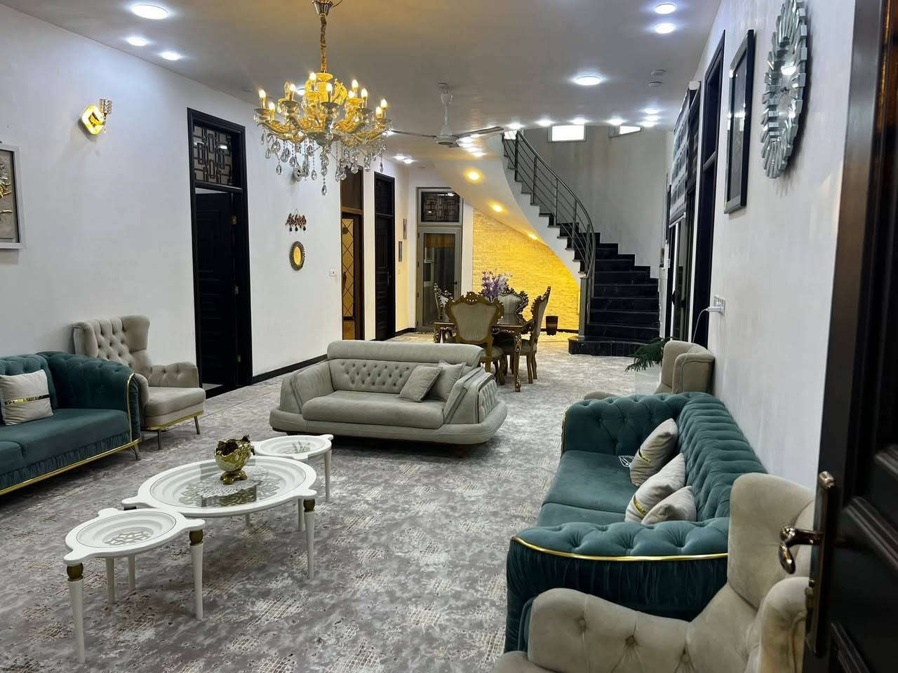 اللهم صلِ على محمد وال محمد
دار للبيع المساحة 340 متر طابو زراعي سند 25 تحويل مباشر مكانه جزائر خلف بانزين خانه مرجان شارع التانكي يبعد عن شارع العام 250 متر البناء حديث سنه البناء 2022
 (( الدار يباع مع الأثاث ))الاستفسار الاتصال علي الرقم ***********
