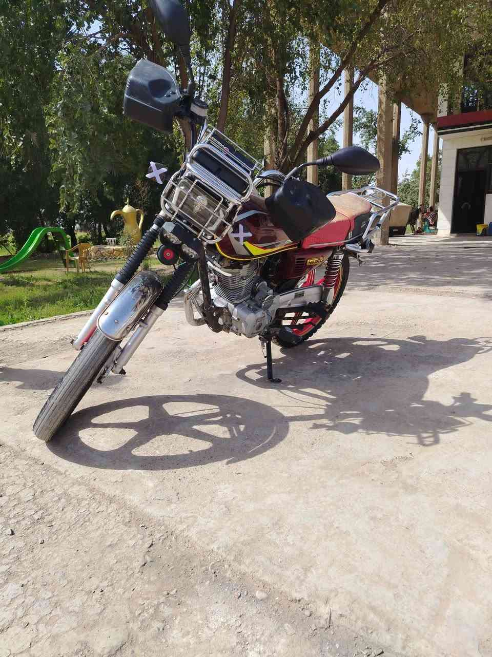 سلام عليكم للبيع دراجه 5 كير موديل 2021 دراجه حيل نظيفه وجديدة كهربائيات كلهه شغاله سلف شغال الدراجه بيهه بدايت دخان كلش قليل السعر 450 أو بيهه مجال بسيط / المكان بغداد /***********
