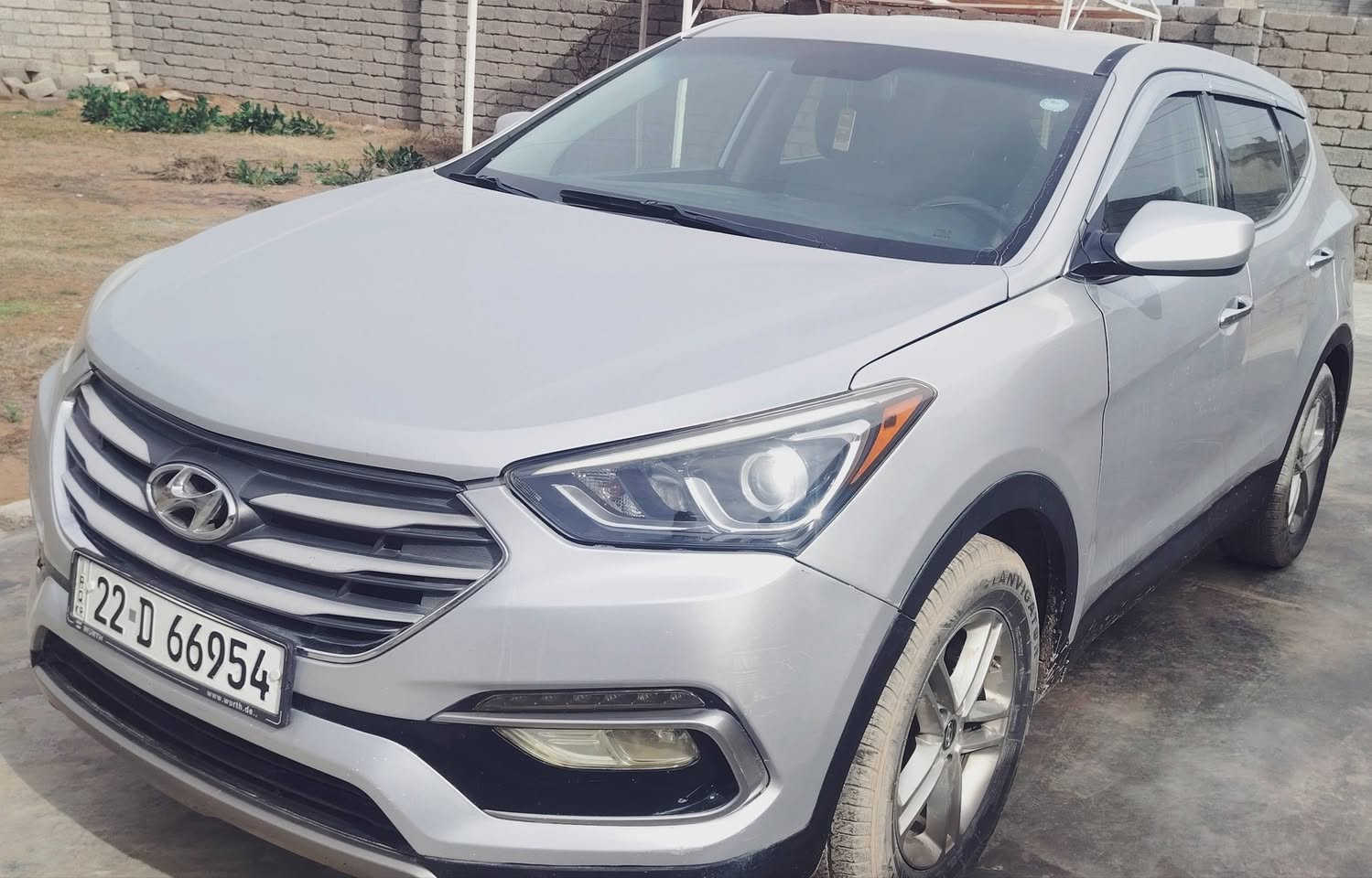 السلام عليكم.. هوندا سنتافي موديل 2018 رقم اربيل دولي ماشيه 122 الف لون سلفر مكفوله كير محرك مكفوله حادث جاملغ وبونيد بدون ايرباك وعندي سونار كامره دواره تحكمات اكروز سرعه محرك 2400.وارد امريكي.. مكفول كير نضام اسبورت امراوس بيع و متواجد خاص
اسعر... 140.. وبيه مجال... 
مكان سياره صلاح الدين قضاء الشرقاط 
رقم الهاتف ***********
