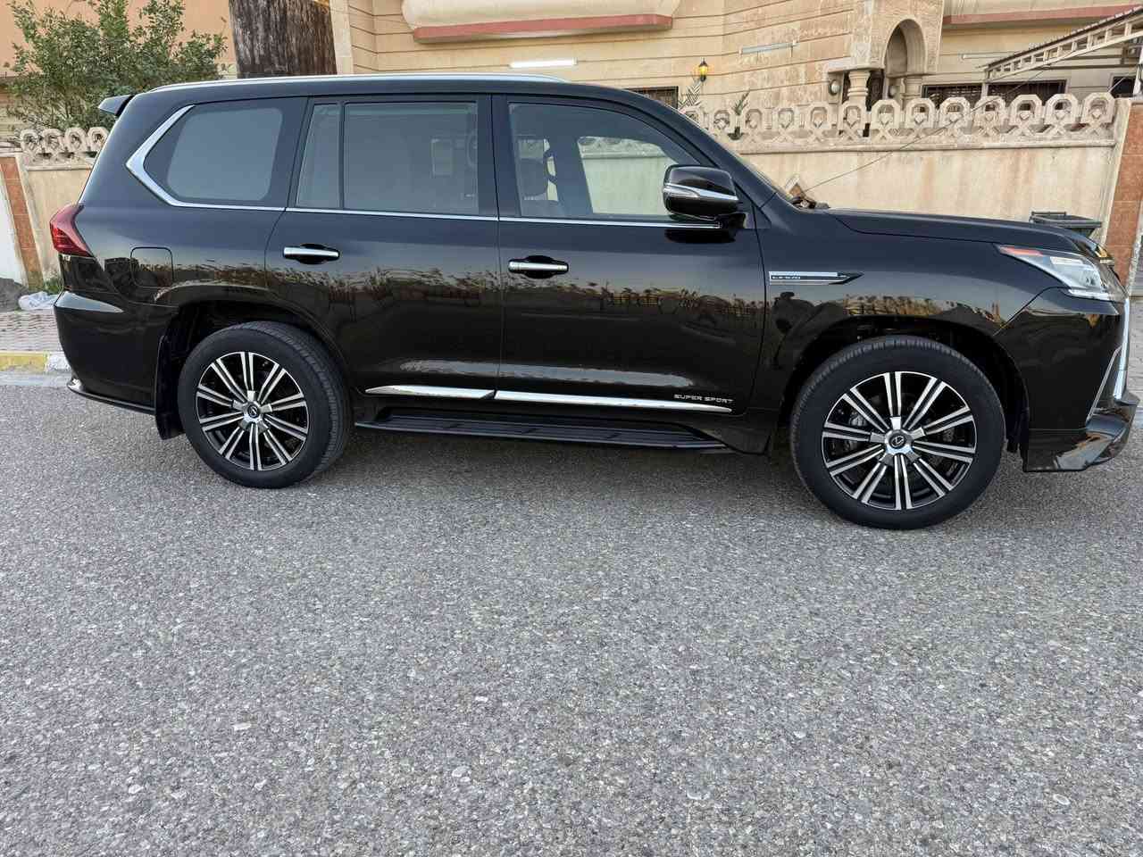 للبيع: لكزس LX 570 (سوبر سبورت)
☑️ موديل 2020
كفالة عامة

 ☑️ ماشية 70 الف فقط

 ✍️ المواصفات 

 ☑️ محرك 8 سلندر 5.7 

☑️ نظام دفع رباعي مع جكات فورويل

☑️ بصمة تشغيل وبصمة أبواب

☑️ كاميرات محيطية 360 درجة

☑️ فتحة سقف + صندوق كهربائي

☑️ تبريد وتدفئة مقاعد (داخلية جلد درجة أولى)

☑️ رادار ونظام تنبيه الخروج عن المسار

☑️ نظام صوتي فاخر وشاشات خلفية

☑️ تحكم ستيرن كامل ومثبت سرعة

السعر 79000$ ( سبع شدات  و90 ورقه ) وبيه مجال  

للاستفسار
(***********)
