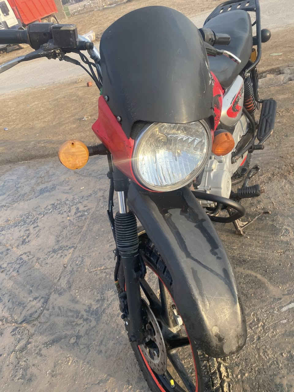 سلام عليكم بوكسر موديل 2021 دراجه جاهزه من كلشي فقط كابريتر يرادله تنضف بس من شغل تخربط بعدين طبيعي اوراق كامله ممرقمه سعر مليون وميه وبيهة مجال ‭0773 835 6375‬
