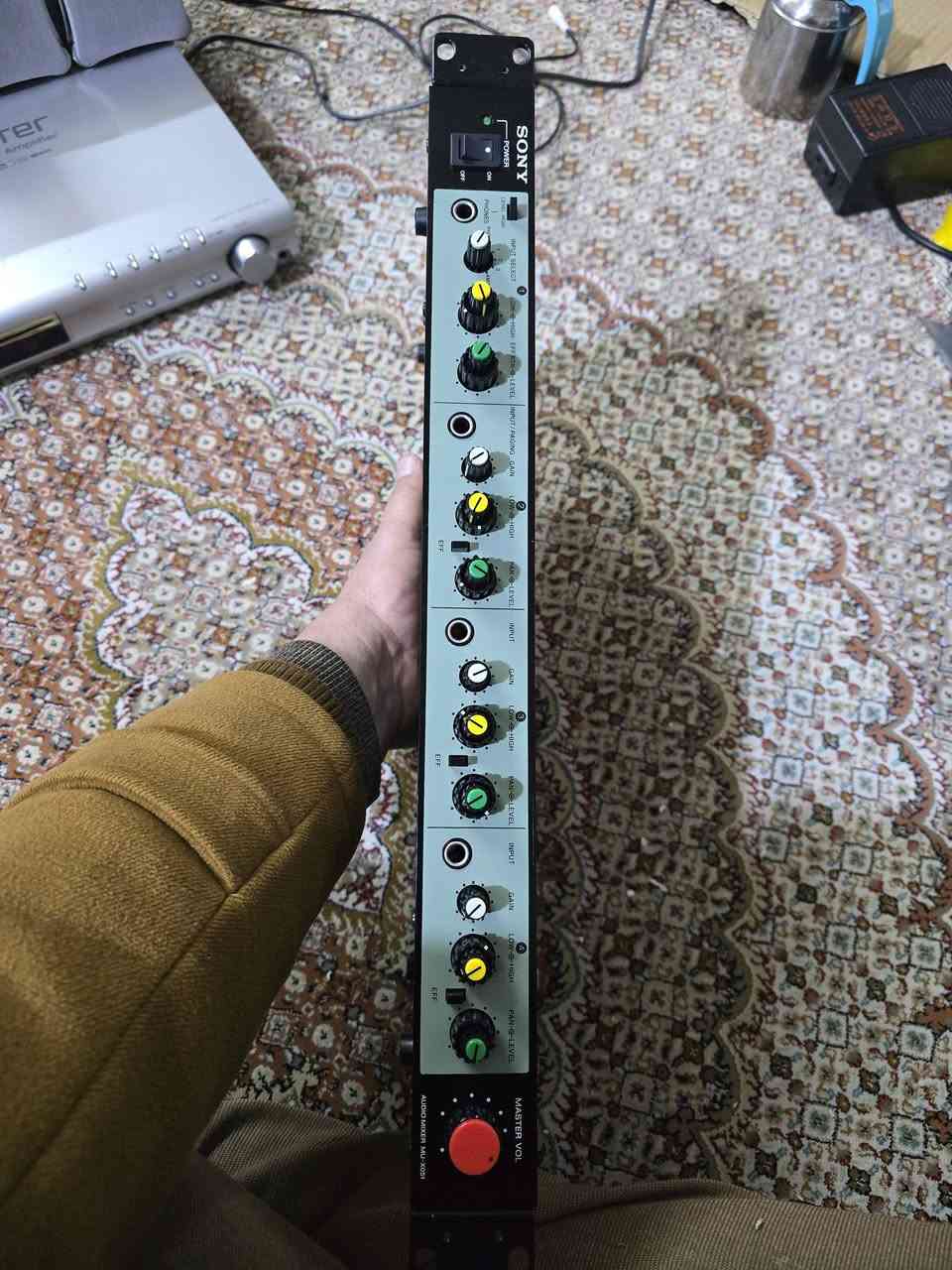 مضخم ومعالج صوتي للتسجيل الاحترافي  ماركة Sony


**إذا كنت صاحب هذا الإعلان وتريد حذفه لأي سبب، رجاءا أرسل رسالة إلى الدعم الفني**