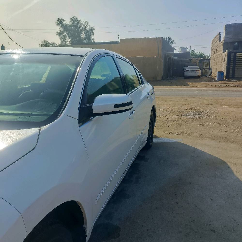 السلام عليكم نيسان التيما 2009 وارد خليجي بصمه تشغيل بصمه تقفيل  محرك 2500 فئه  S  سياره مصبوغه عام تبريد محرك كير حداديه مكفوله من الضربه القويه السنويه 2026 رقمها ذي قار راعيها موجود بالبصره يريد تحويل 
مكاني بصره ابو الخصيب السعر 60وبيها مجال بسيط اسيا وتساب *********** اثير خط***********