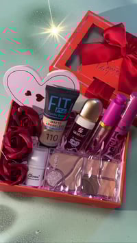 بوكس عيد الحب • مكياج ناعم • كارت معايدة
