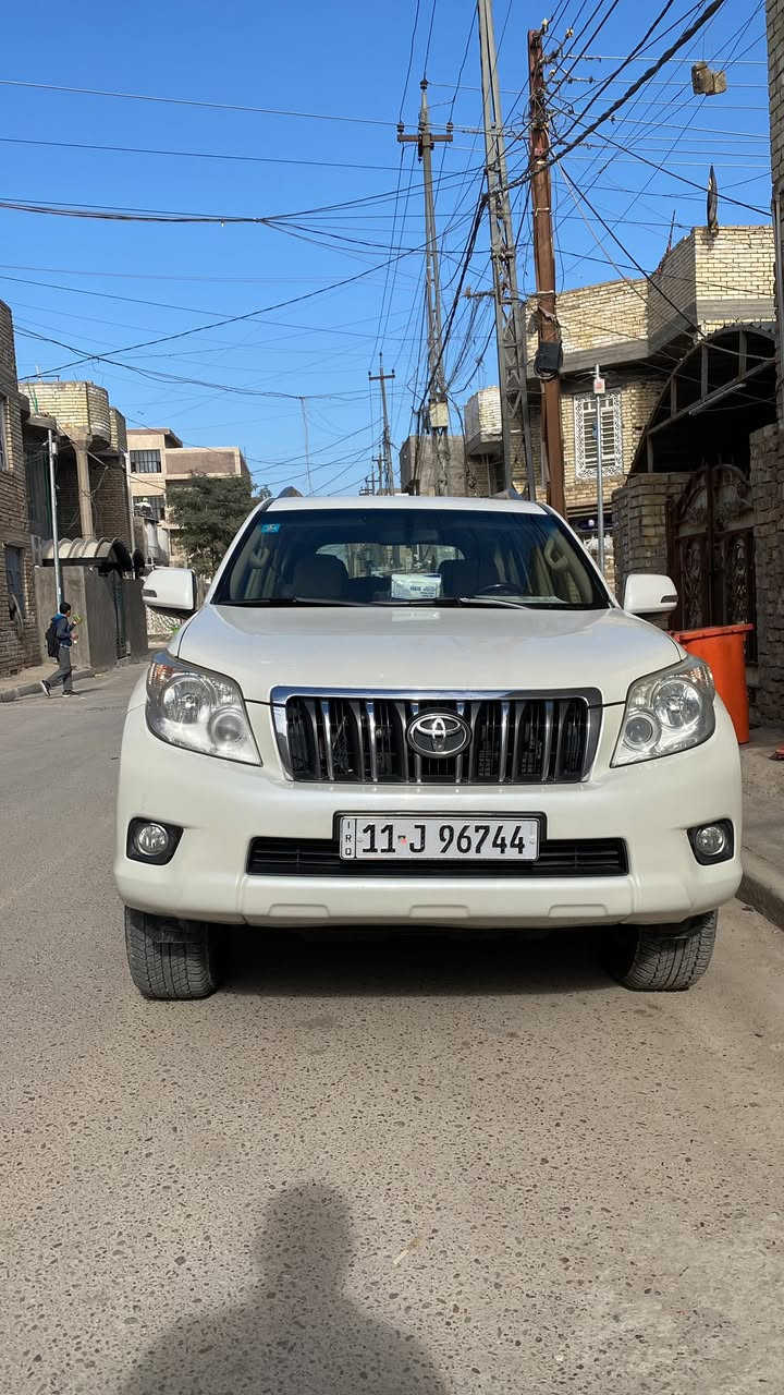 السلام عليكم ورحمة الله وبركاته جمعة مباركة عليكم برادو موديل 12 كويتي 6 سلندر بدون اي حادث او صبغ بيها بارد والسونار موجود بالصور ماشية 165 تقريبا بحالة جيدة كير مكينة حدادية تايرات دوس ويل كب جدد مال موديل 23 السعر 263$ وبيها مجال رقمي ***********  اتصل وتدلل ما ارد على الخاص
