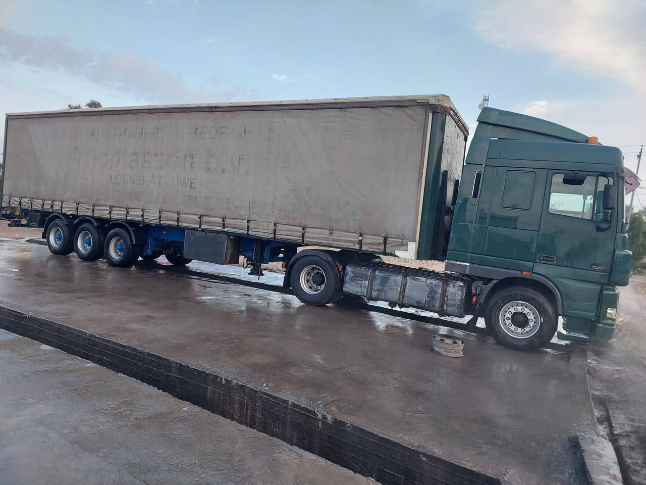 سلام عليكم داف للبيع 2001كير مكينه اكسل جديد تخم تاير مكينه بم ونوزل جادر ثابت ***********مكاني واسط الحفرية
