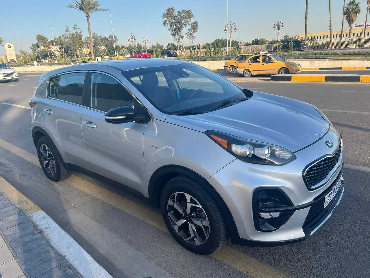 سلام عليكم
كيا سبورتج للبيع 
موديل 2020 للون سلفر مميز
وارد امريكي فقط جاملغ باب صبغ
صور الحادث مرفقه مع الاعلان 
السياره جديده وجاهزه
السياره رقم اربيل  
مواصفات السياره 
فور ويل درايف 
مكينه ٢٤٠٠ 
 ويل كروم 
اشاير بل مري 
تبريد قطعتين 
شاشه كبيرة 
كامره دواره 
تحديد مسار 
درايف مود 
مانع انحدار 
رادار جانبي 
رادر خلفي 
تحكم ستيرن جهتين 
كروز سرعة 
السعر 159
***********
